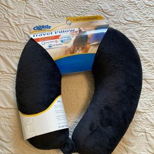 ☘️NWT! Cloudz Soft Travel Pillow☘️